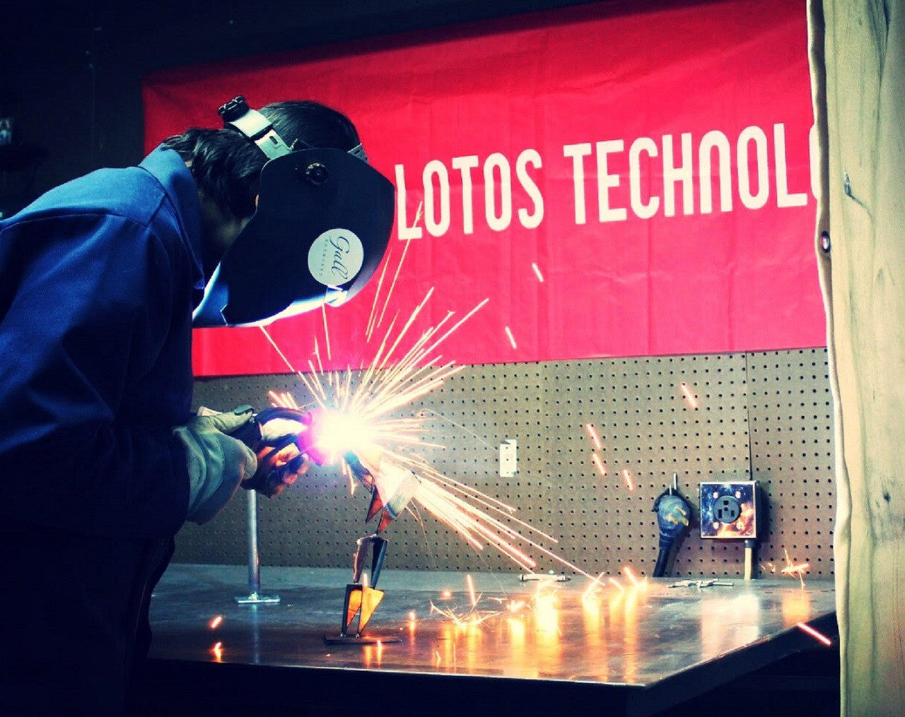 LOTOS WB016x8 Welding Blanket with Grommets 6’ x 8’ Fiberglass Heat Treated Gold Resists 1000°F - LOTOS Plasma Cutters & Welders